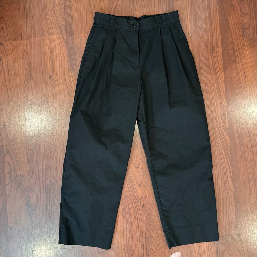 Banana Republic Black Pleated Barrel Pants size 10L